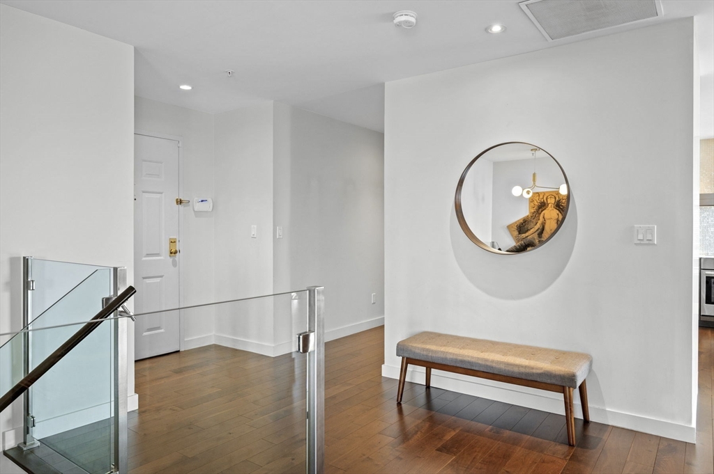 197 8th St Unit: PH215