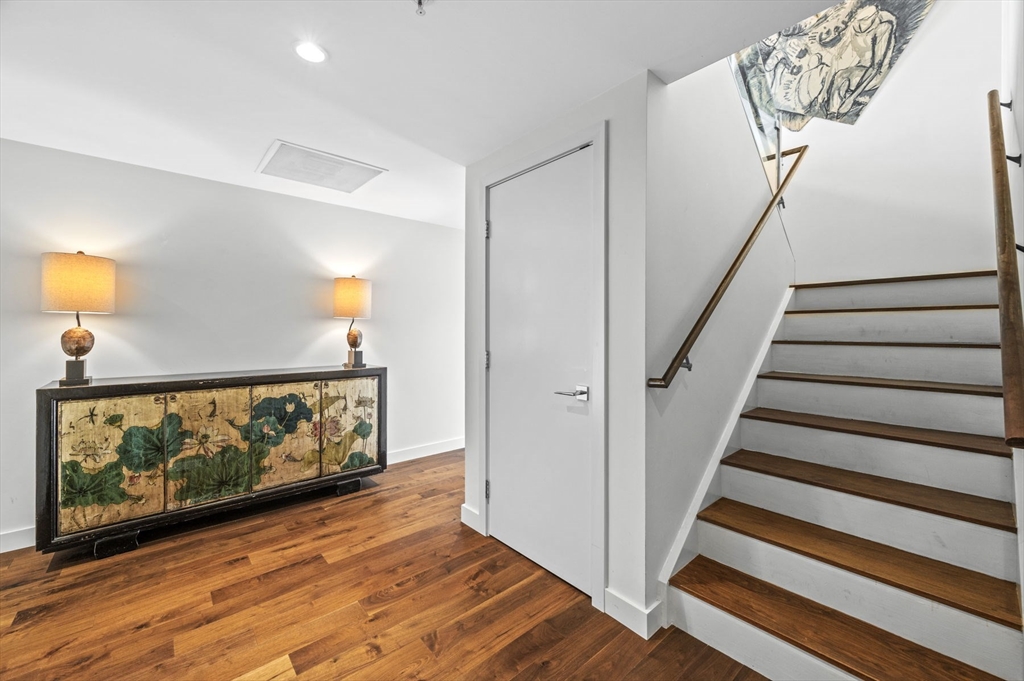 197 8th St Unit: PH215
