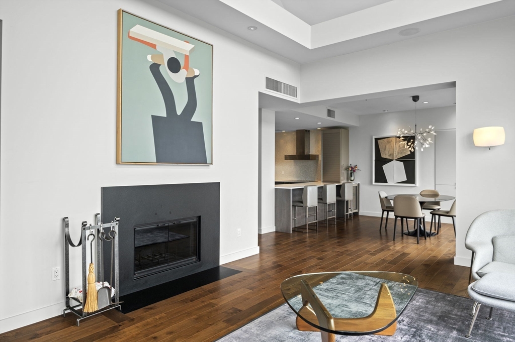 197 8th St Unit: PH215