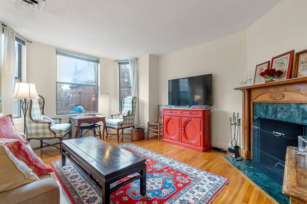 199 Marlborough # 303