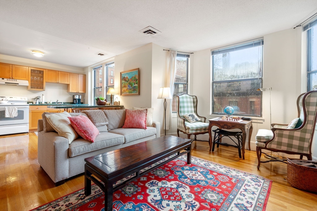 199 Marlborough # 303