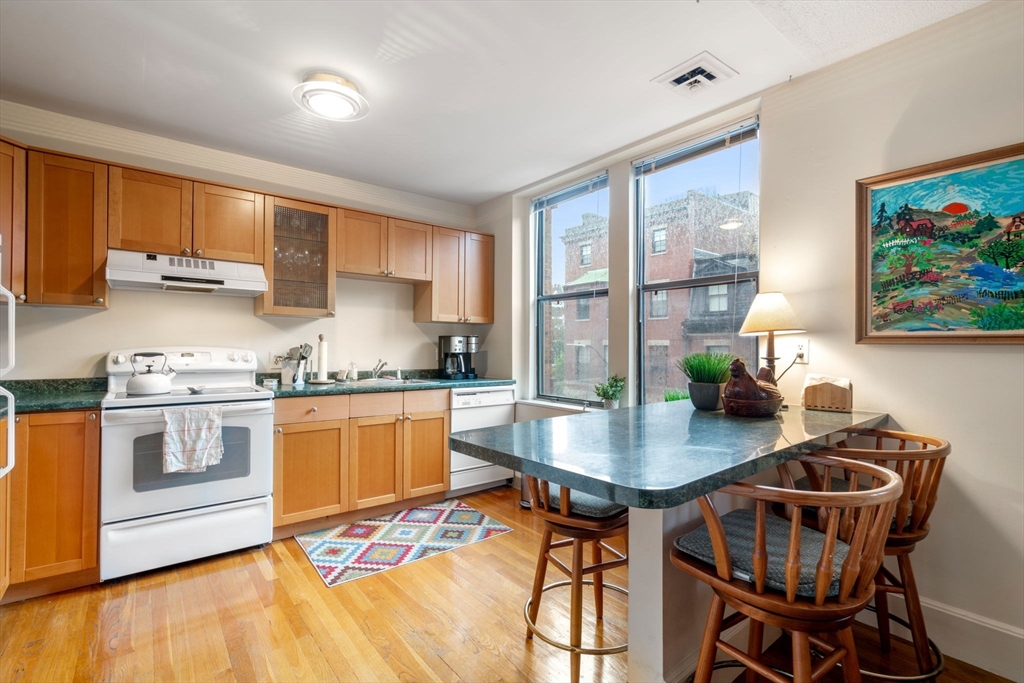 199 Marlborough # 303