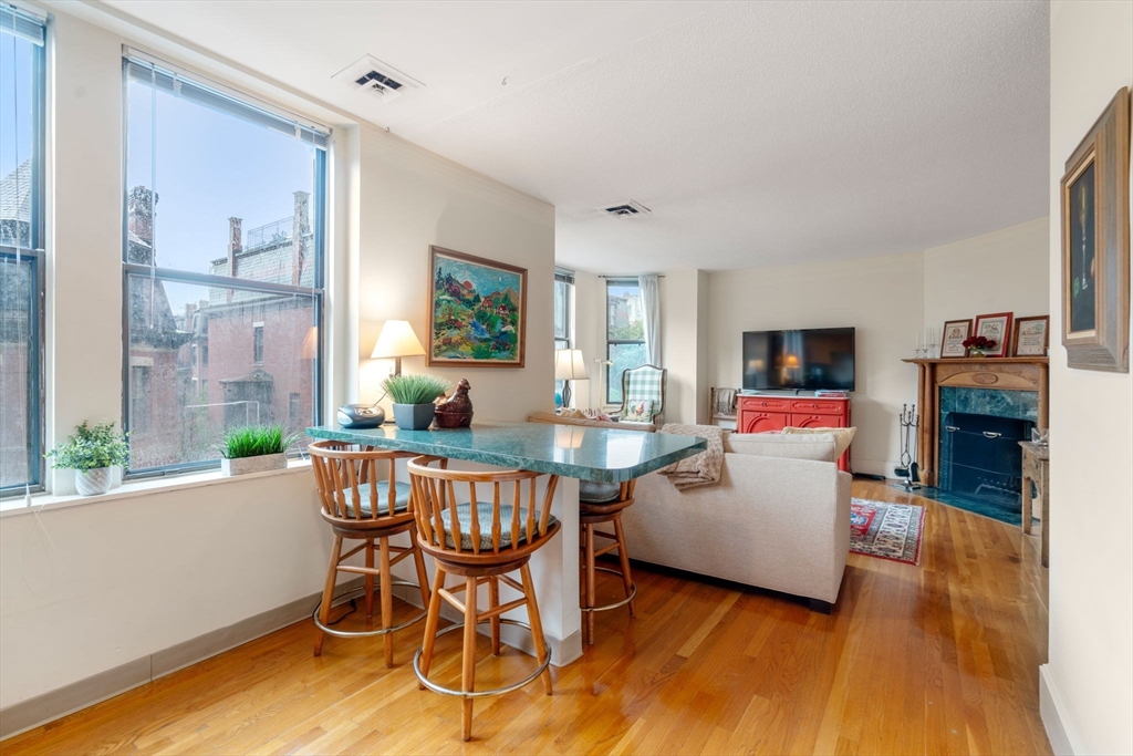 199 Marlborough # 303