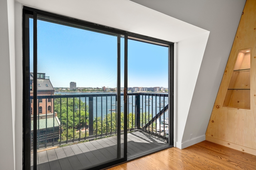28 Atlantic Ave # 627 Unit: 527-627
