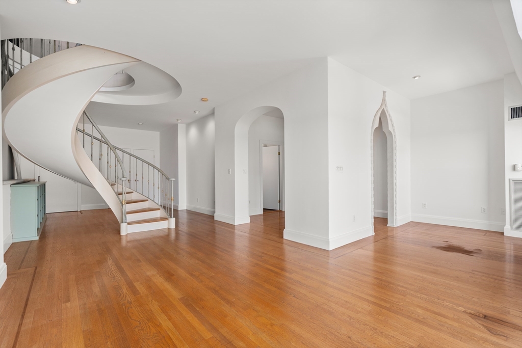 28 Atlantic Ave # 627 Unit: 527-627