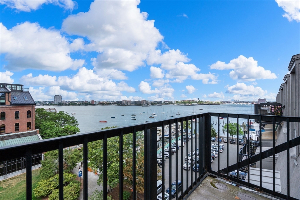 28 Atlantic Ave # 627 Unit: 527-627