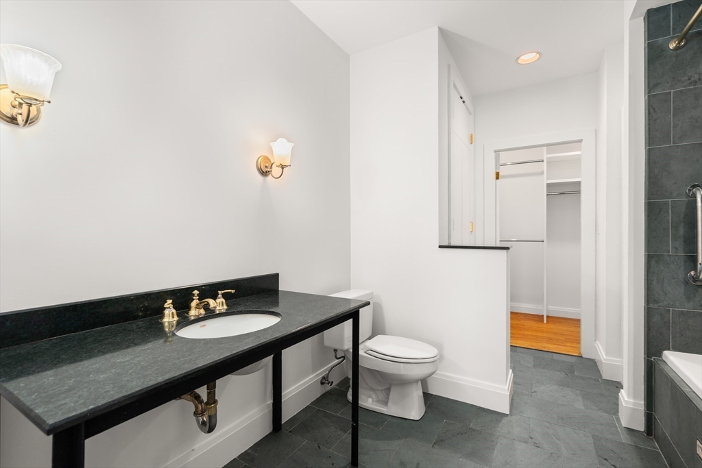 28 Atlantic Ave # 627 Unit: 527-627