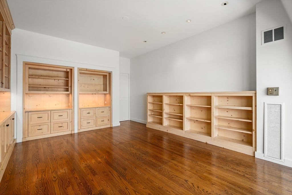 28 Atlantic Ave # 627 Unit: 527-627