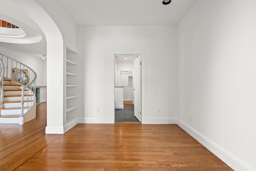 28 Atlantic Ave # 627 Unit: 527-627
