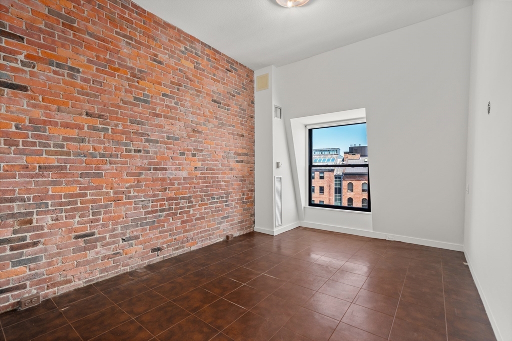 28 Atlantic Ave # 627 Unit: 527-627