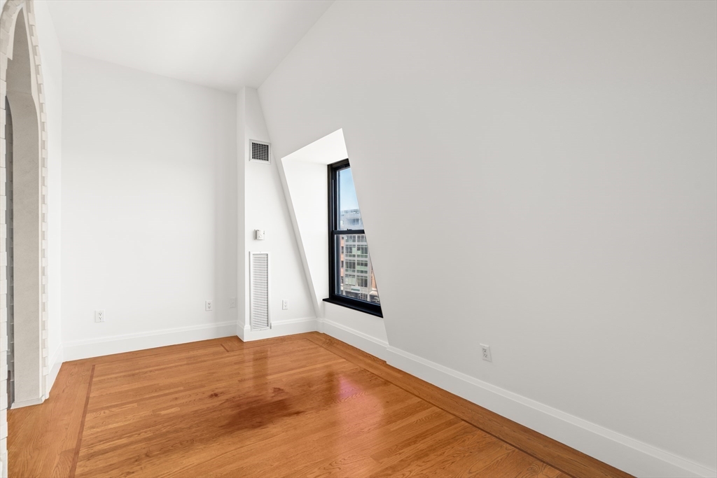 28 Atlantic Ave # 627 Unit: 527-627