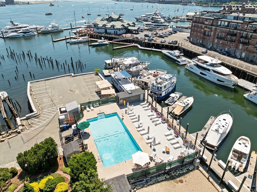28 Atlantic Ave # 627 Unit: 527-627
