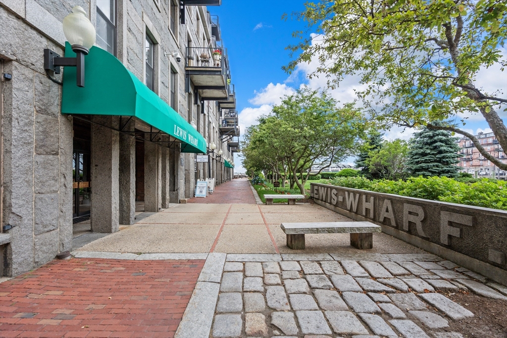 28 Atlantic Ave # 627 Unit: 527-627