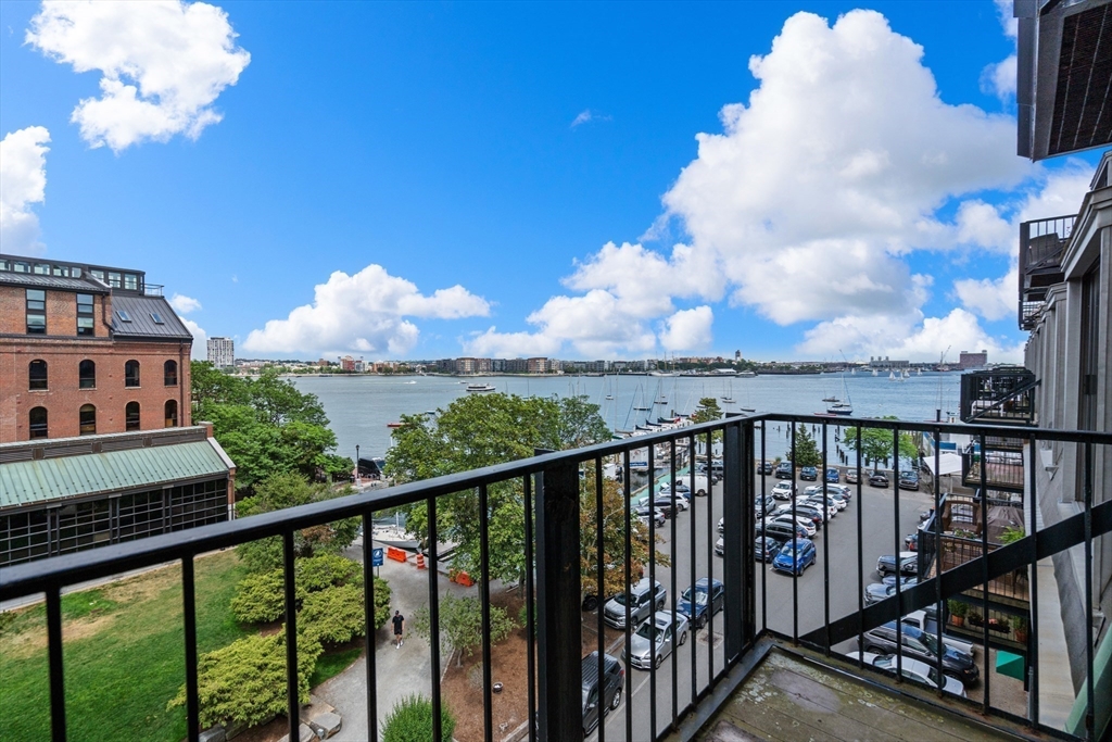 28 Atlantic Ave # 627 Unit: 527-627
