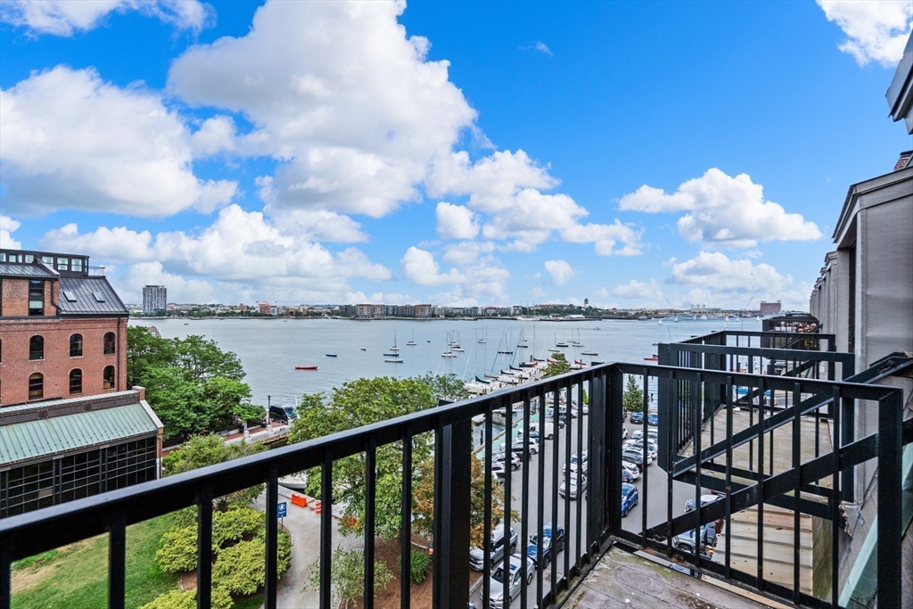 28 Atlantic Ave # 627 Unit: 527-627