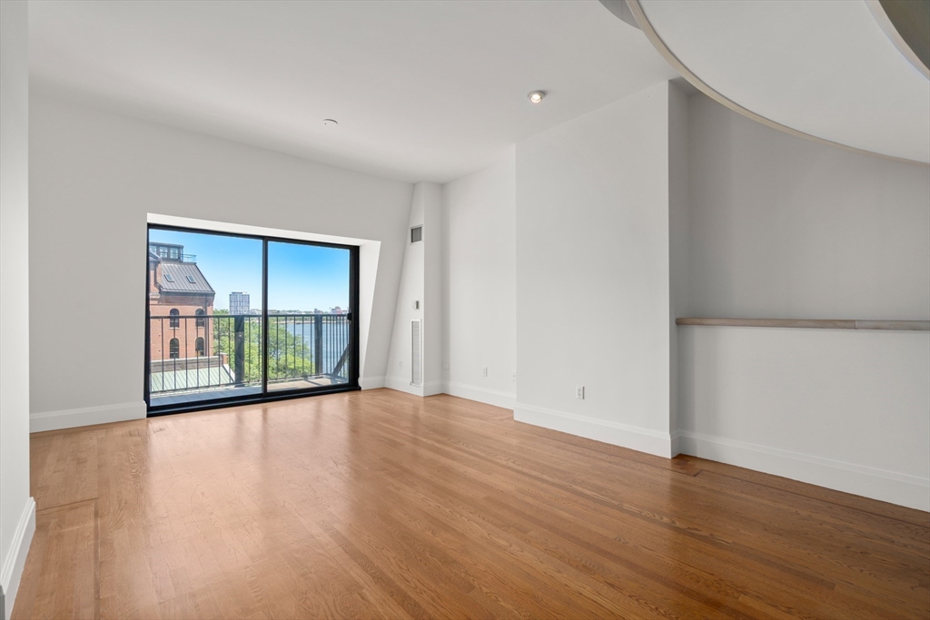 28 Atlantic Ave # 627 Unit: 527-627