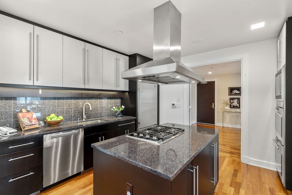 500 Atlantic Ave # 18P
