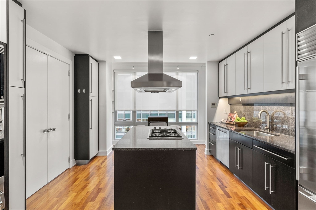 500 Atlantic Ave # 18P