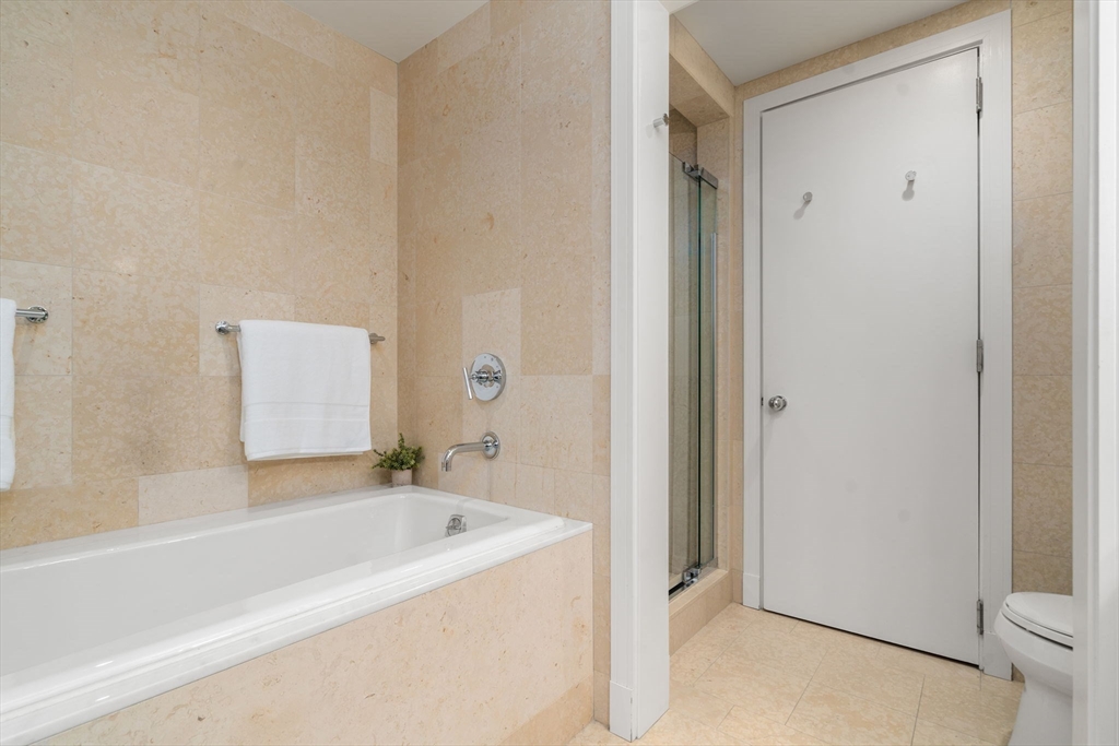 500 Atlantic Ave # 18P