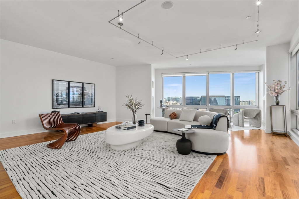 500 Atlantic Ave # 18P