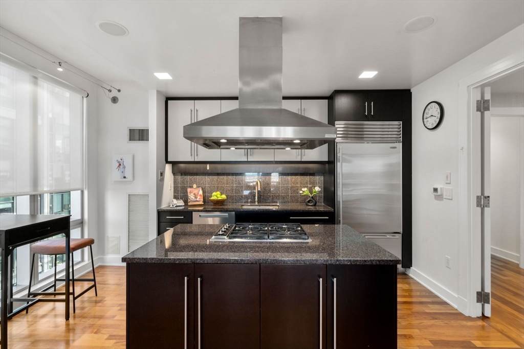 500 Atlantic Ave # 18P
