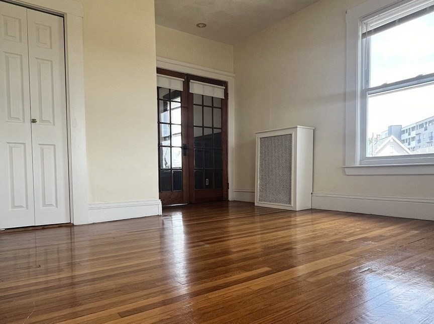 543 Broadway # 2F