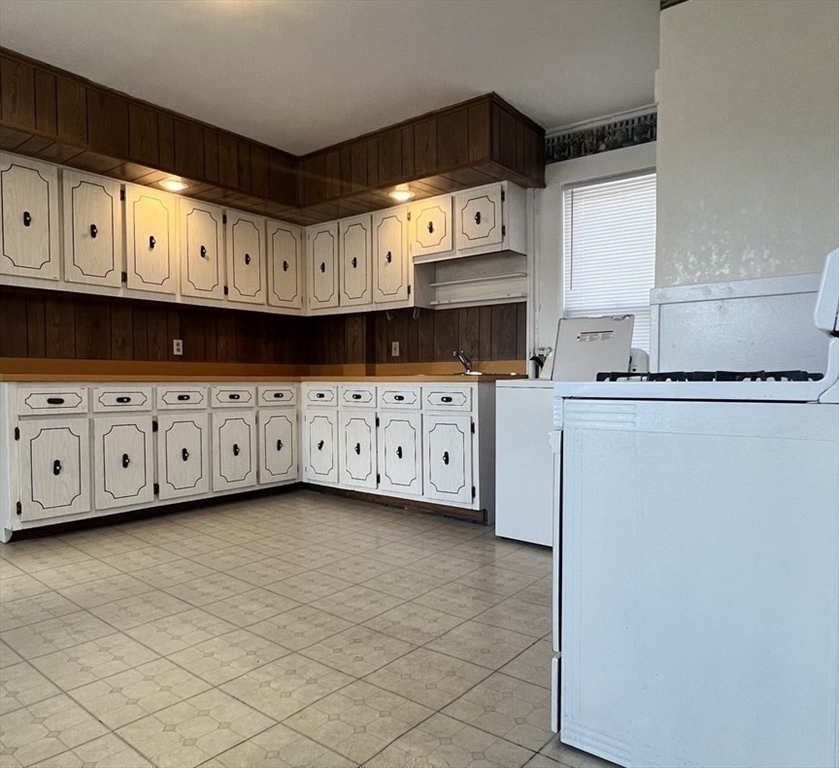 543 Broadway # 2F