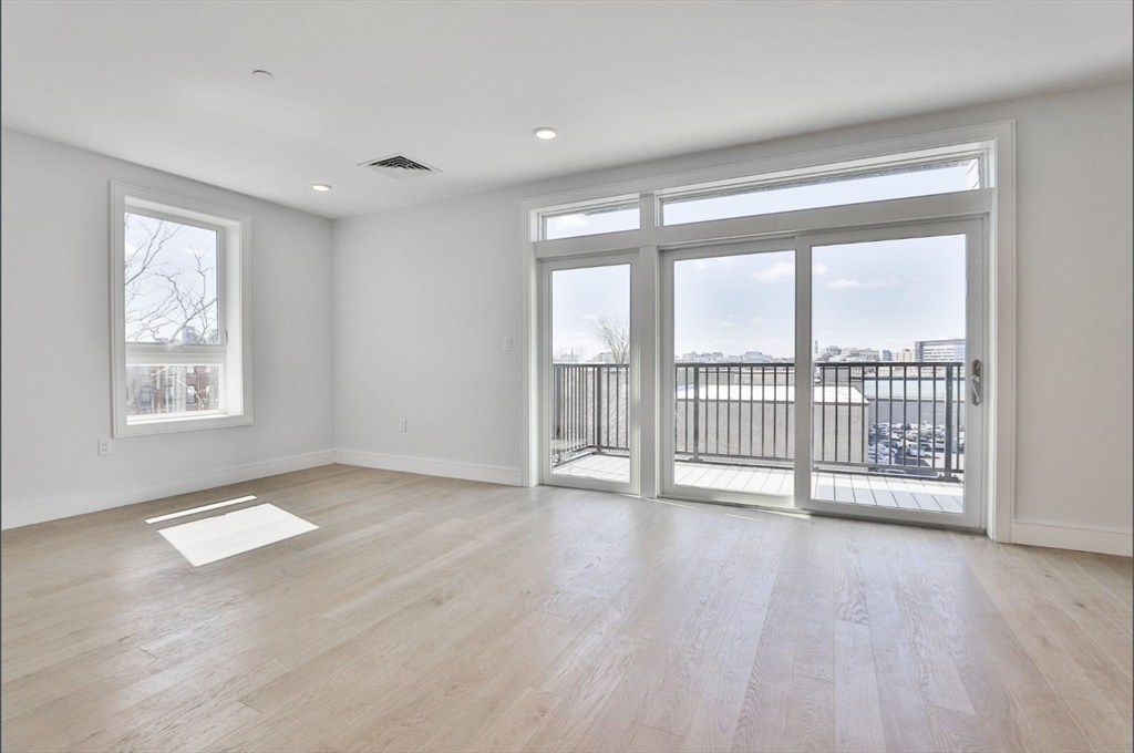 301 Border St. # 507A