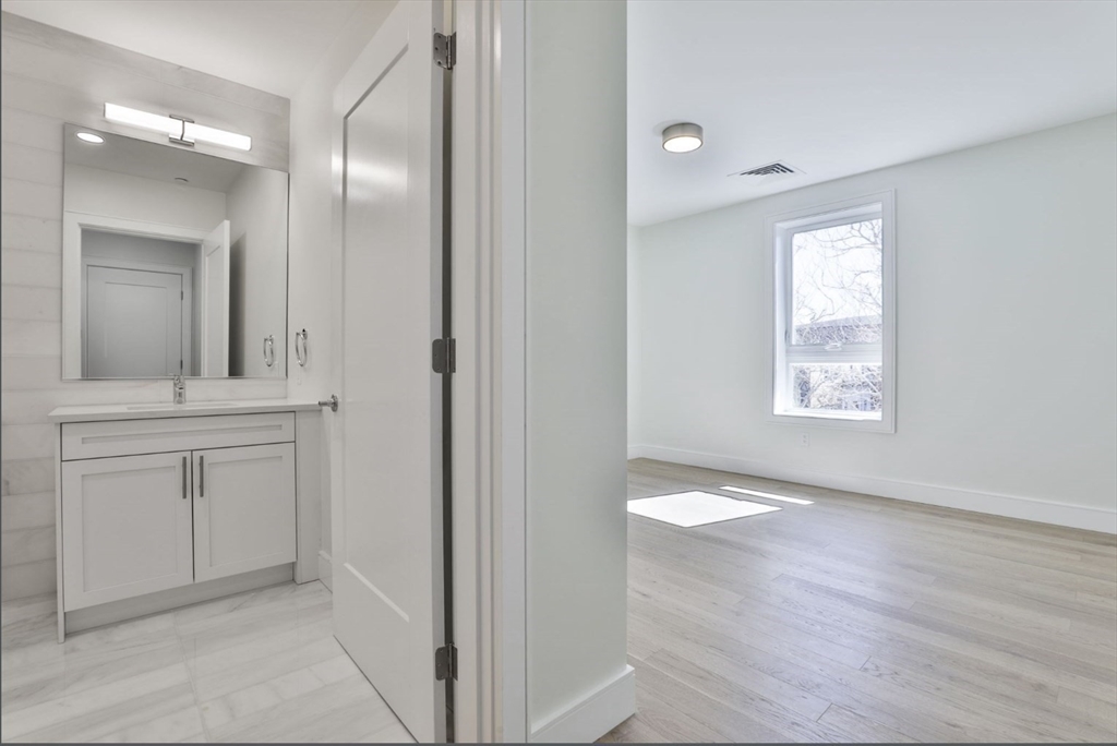 301 Border St. # 507A