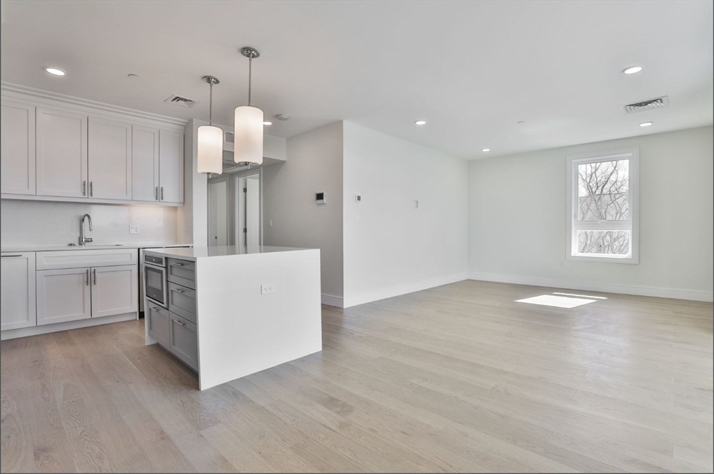 301 Border St. # 507A