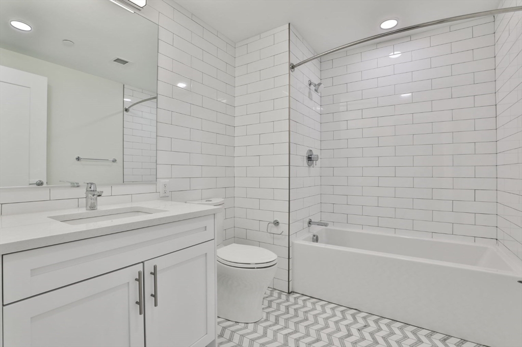 301 Border St. # 507A