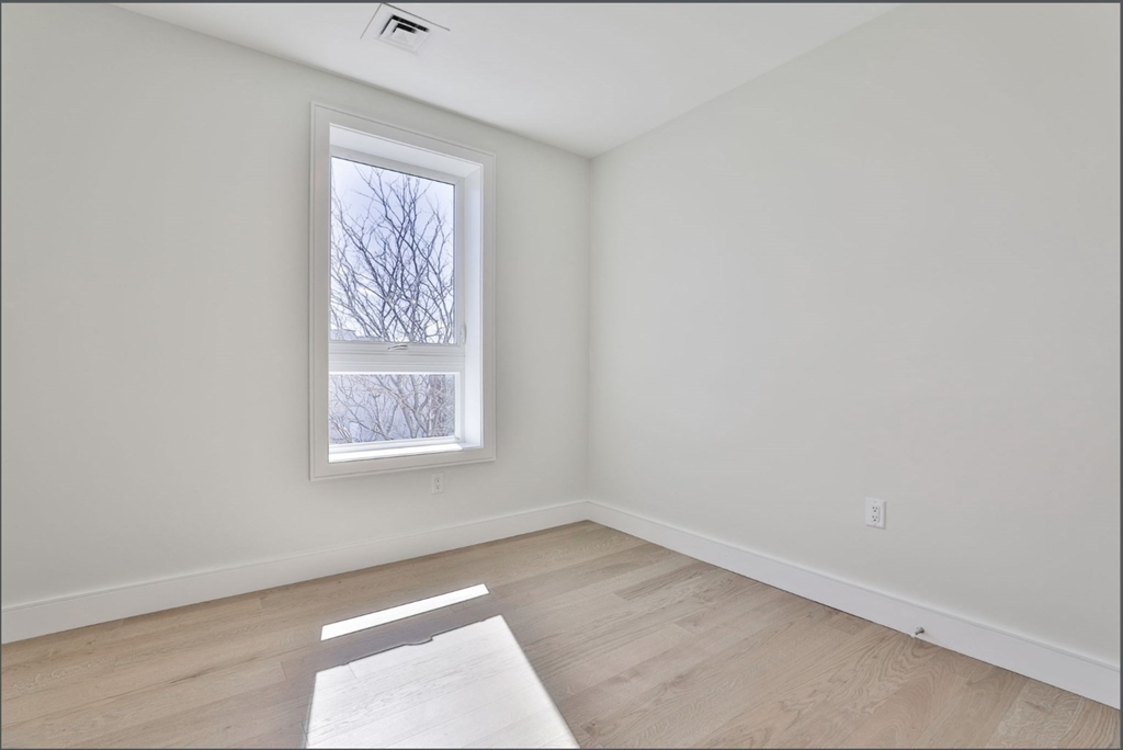 301 Border St. # 507A