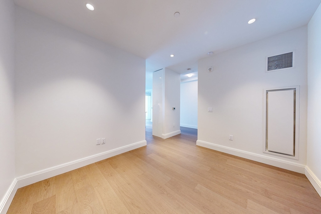 240 Devonshire Street # 5609