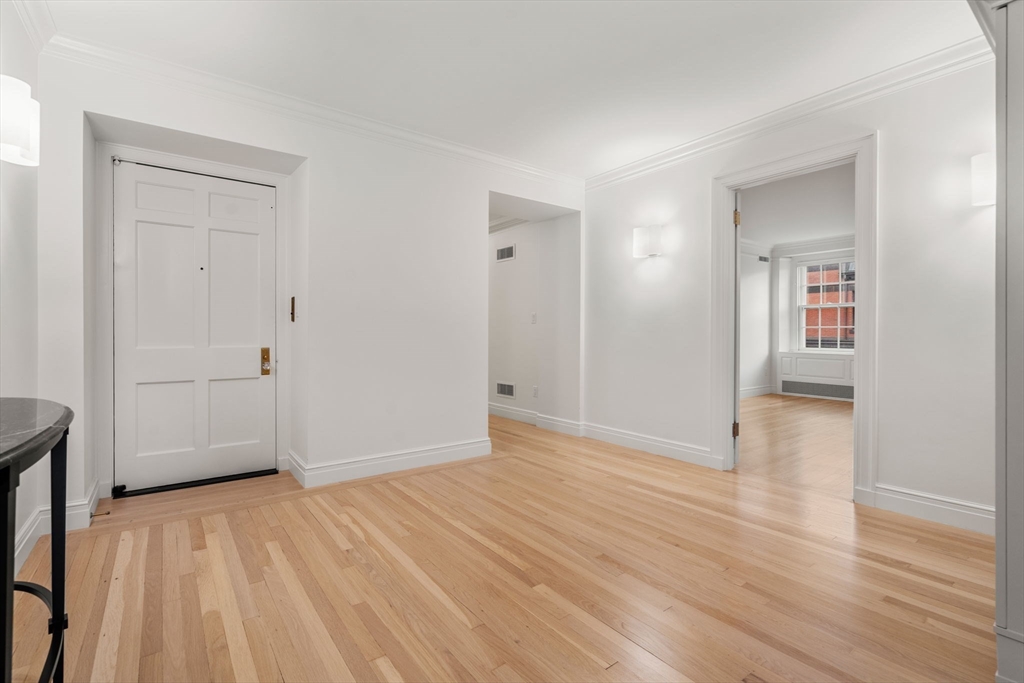 192 Commonwealth Ave # 6