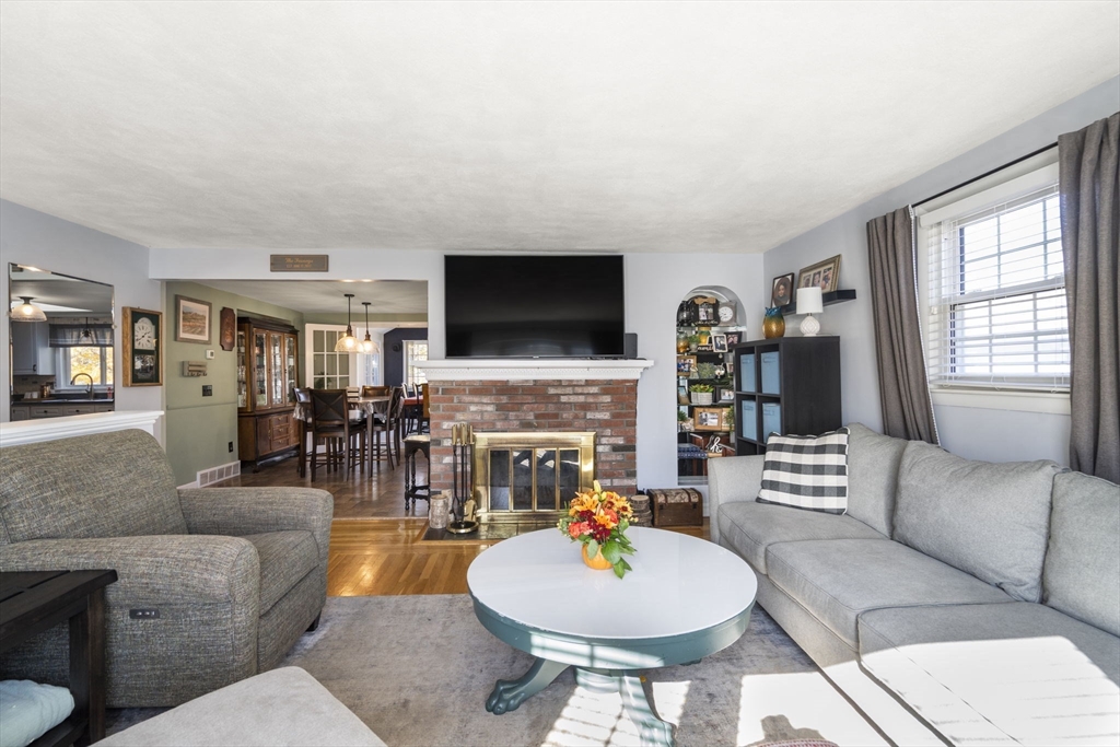 517 Newport Ave