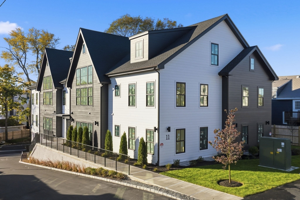 11 Boynton Street # 102