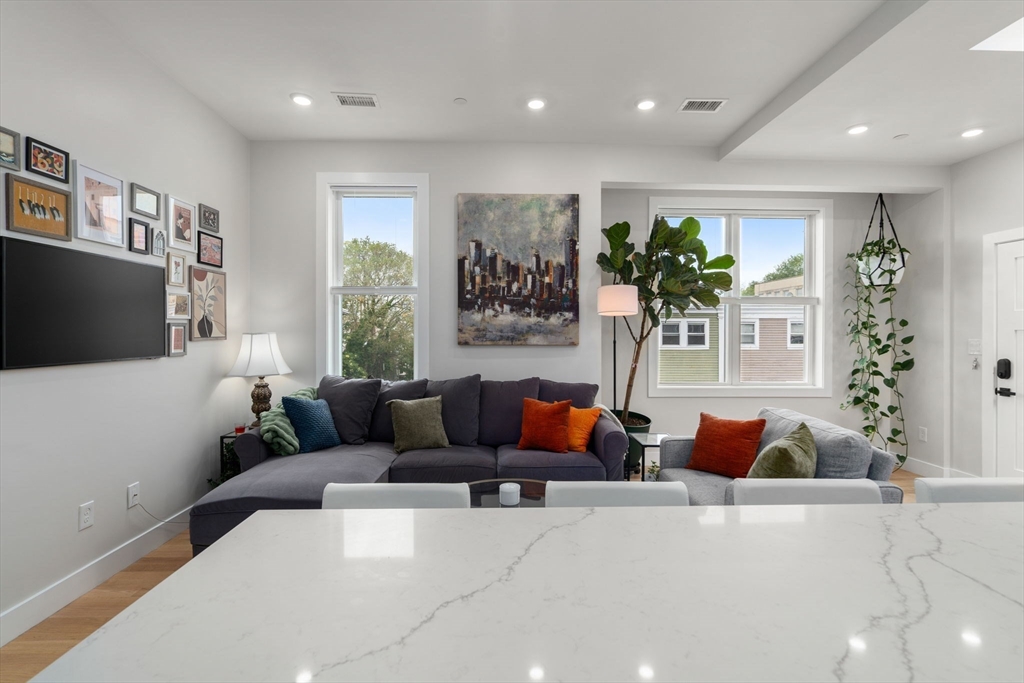 152 Marion Street # 6L