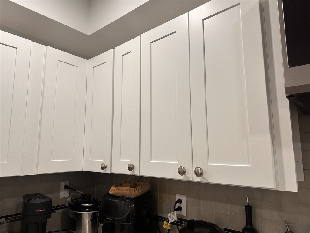 585 Main St Unit: -