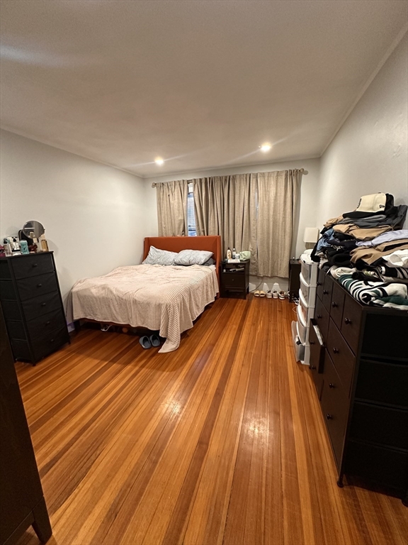 585 Main St Unit: -