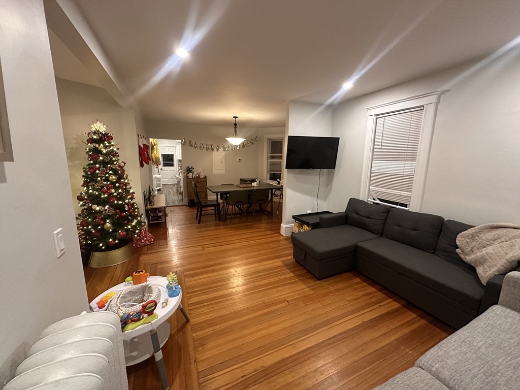 585 Main St Unit: -