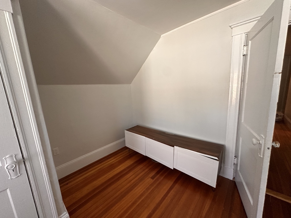 585 Main St Unit: -