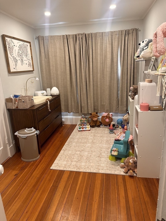 585 Main St Unit: -