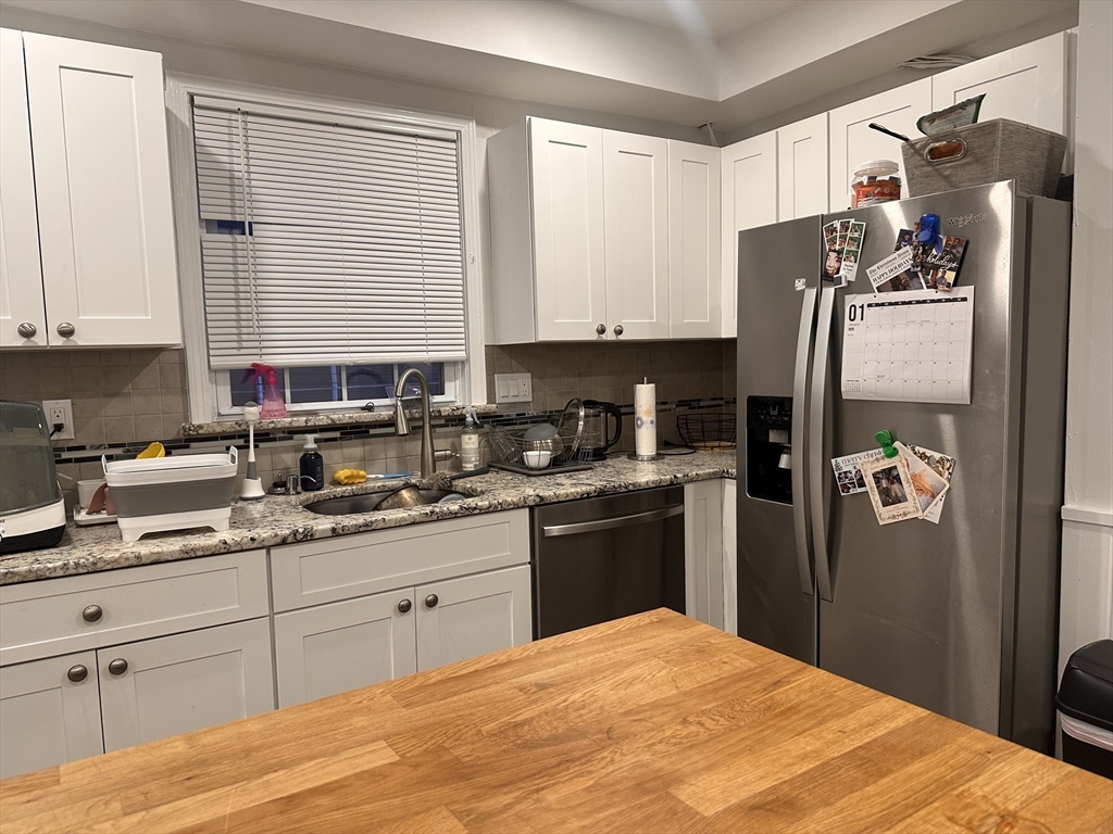 585 Main St Unit: -