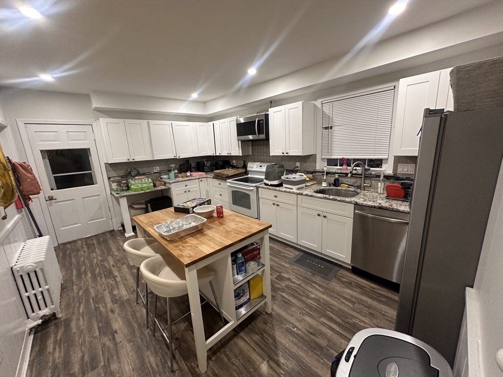 585 Main St Unit: -
