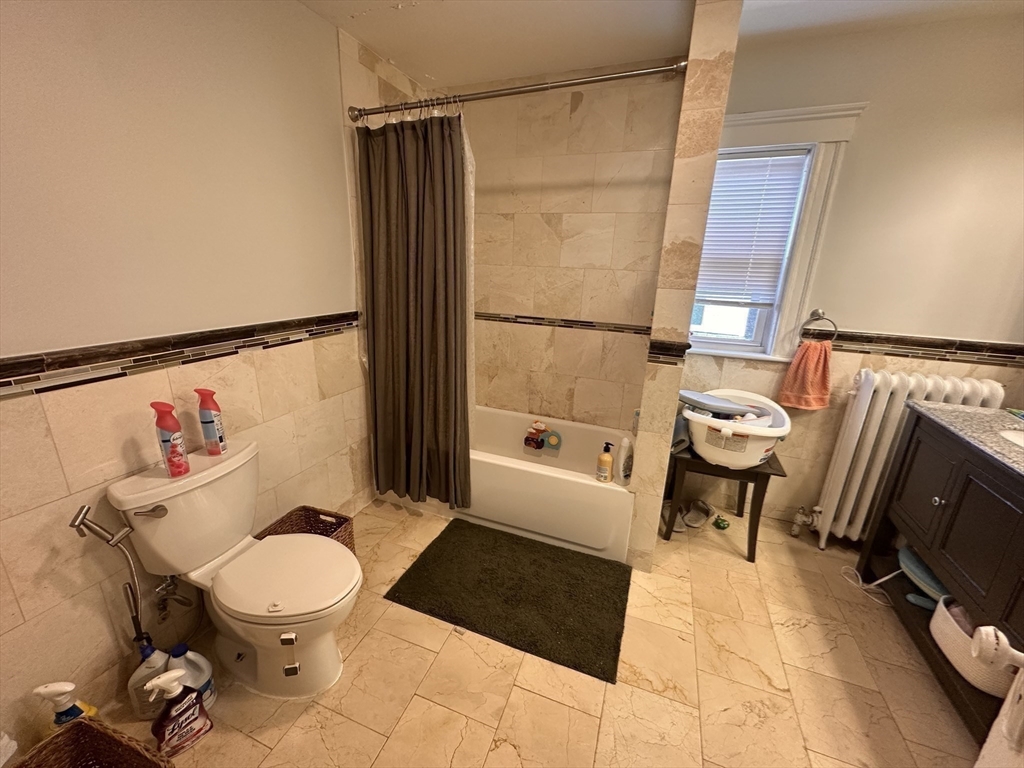 585 Main St Unit: -