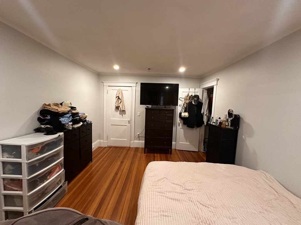 585 Main St Unit: -