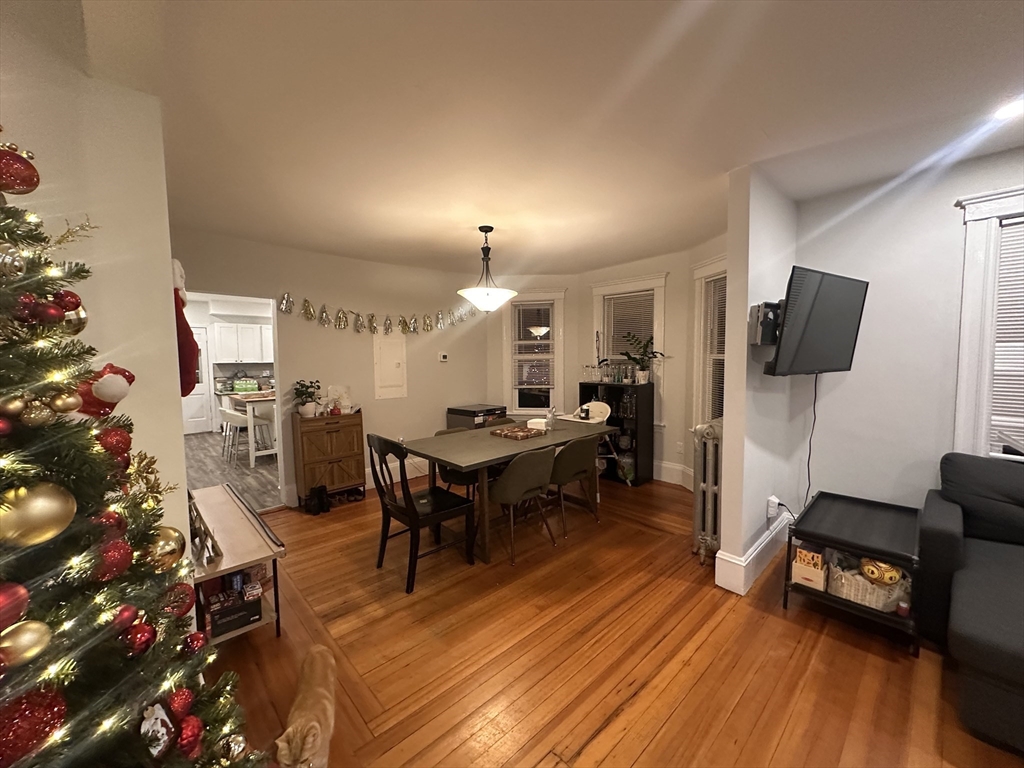 585 Main St Unit: -