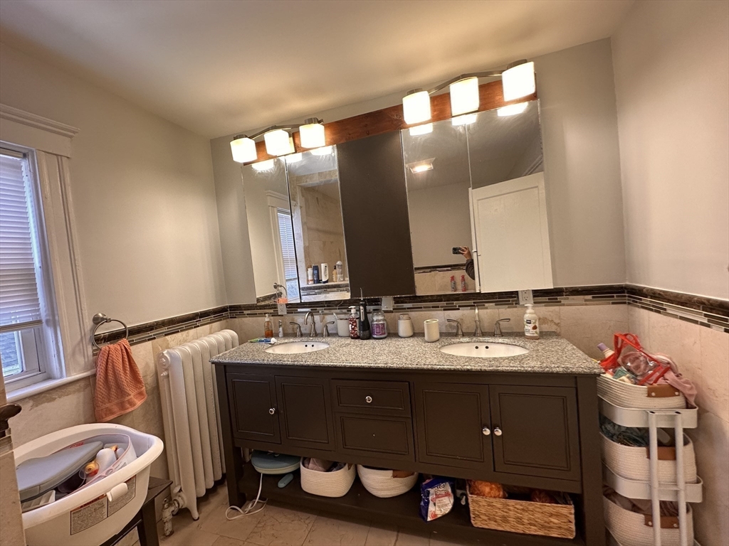585 Main St Unit: -