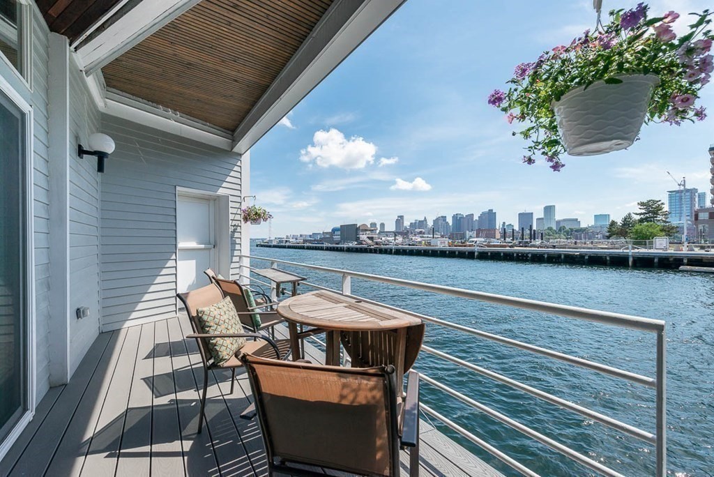 51 Constellation Wharf # 51