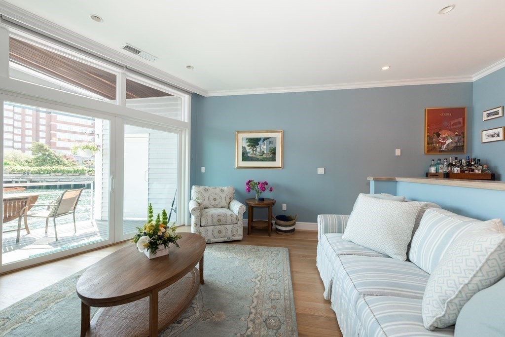 51 Constellation Wharf # 51